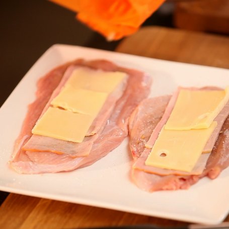 Krok 3 - Doradca Smaku, odc. 22: Cielęcina w roladzie Cordon Bleu z szynką i żółtym serem foto