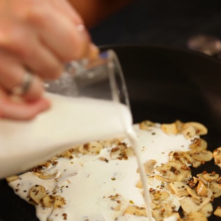 Krok 7 - Doradca Smaku, odc. 24: Kasza quinoa z pieczarkami i parmezanem foto