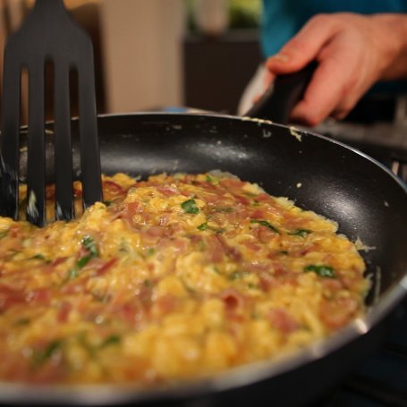 Krok 4 - Doradca Smaku, odc. 46: Omlet z szynką parmeńską i parmezanem foto