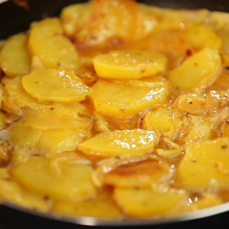 Krok 6 - Doradca Smaku, odc. 56: Tortilla z ziemniakami i cebulą po hiszpańsku foto