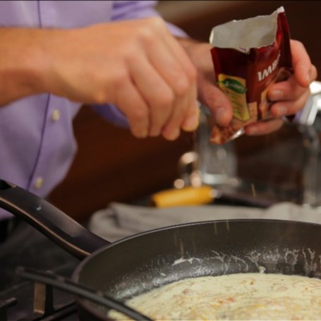 Krok 6 - Doradca Smaku, odc. 8: Domowe tagliatelle z wędzonym łososiem i żubrówką foto