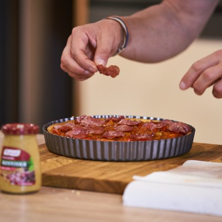 Krok 5 - Doradca Smaku V: Tarta na słono z curry, kiełbasą i pomidorami, odc. 21 foto