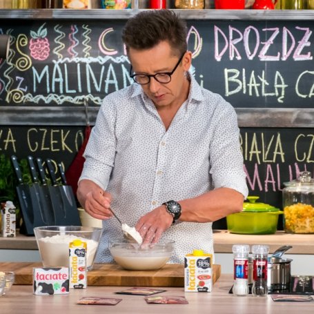 Krok 1 - Doradca Smaku VI: Ciasto drożdżowe z malinami i białą czekoladą, odc. 20 foto