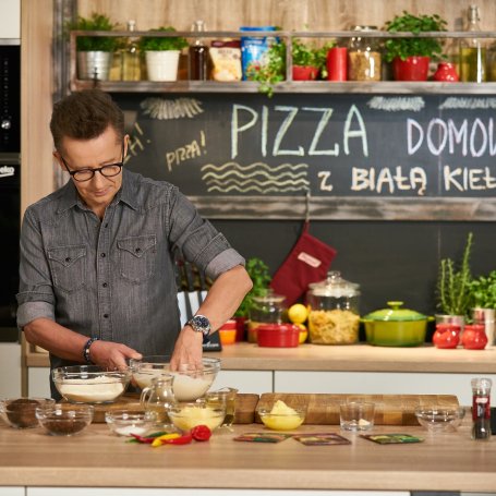 Krok 1 - Doradca Smaku VI: Domowa pizza z białą kiełbasą, odc. 38 foto