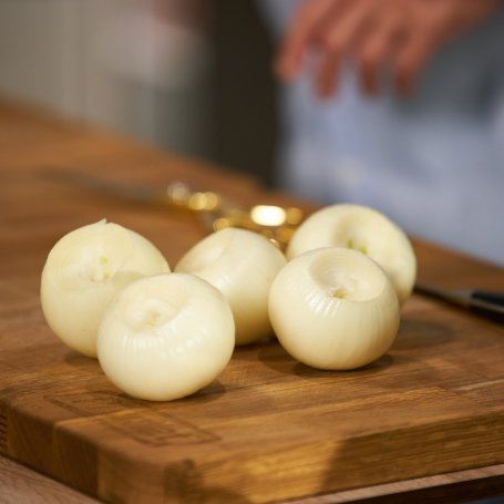 Krok 1 - Doradca Smaku VI: Pieczona cebula z farszem z białej kiełbasy, odc. 25 foto