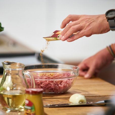 Krok 1 - Doradca Smaku VI: Tortilla z domowymi kiełbaskami i dipem jogurtowym, odc. 18 foto
