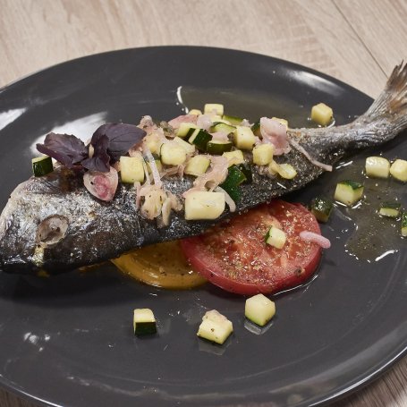 Krok 4 - Doradca Smaku VII: Pieczona dorada z cukinią, odc. 1 foto