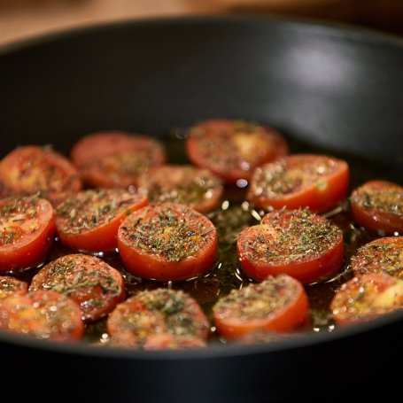 Krok 2 - Doradca Smaku VIII: Sałatka z bakłażana i konfitowanych pomidorów, odc. 7 foto
