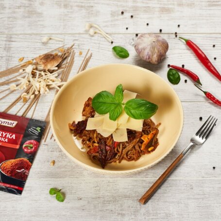 Makaron gryczany z orientalnymi grzybami i parmezanem foto