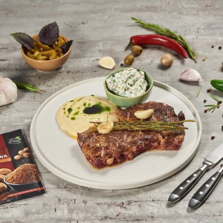 Stek z atrykotu z puree ziemniaczano-selerowo-serowym foto