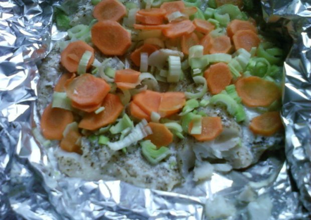 Fotografia przedstawiająca Dorsz pieczony w folii z warzywami