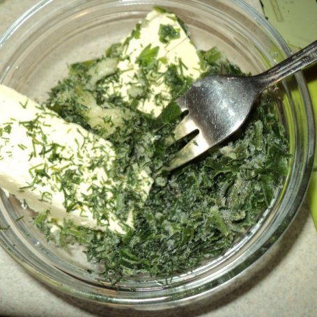 Krok 2 - Dorsz pieczony z warzywami i masłem ziołowym  foto