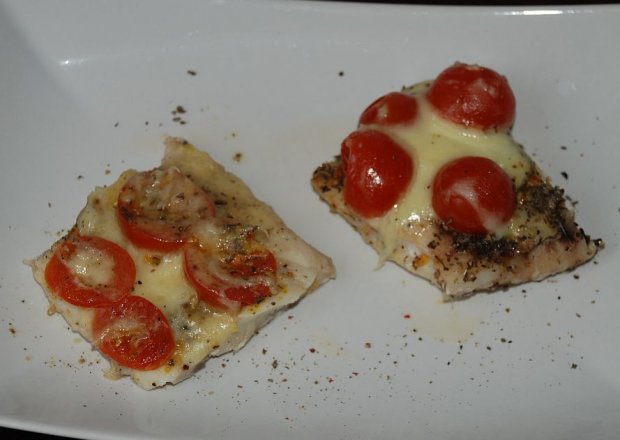 Fotografia przedstawiająca Dorsz z pomidorkami i serem