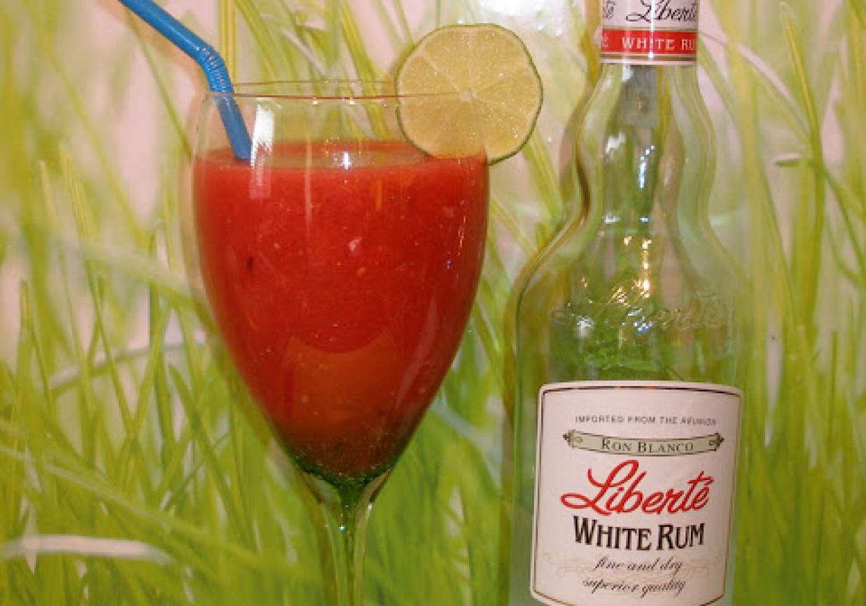Drink arbuzowo - truskawkowy z białym rumem foto