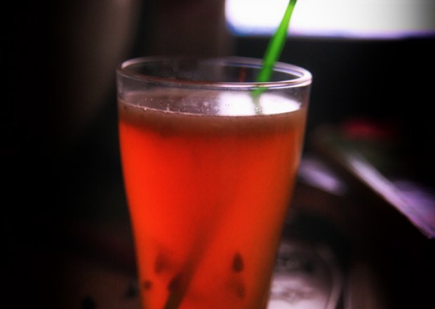 Fotografia przedstawiająca Drink brzoskwiniowo-cytrynowy