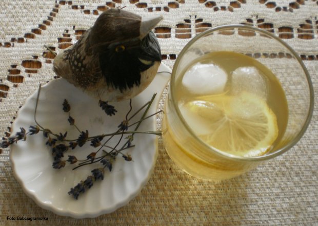 Fotografia przedstawiająca Drink  gruszkowo-lawendowy :