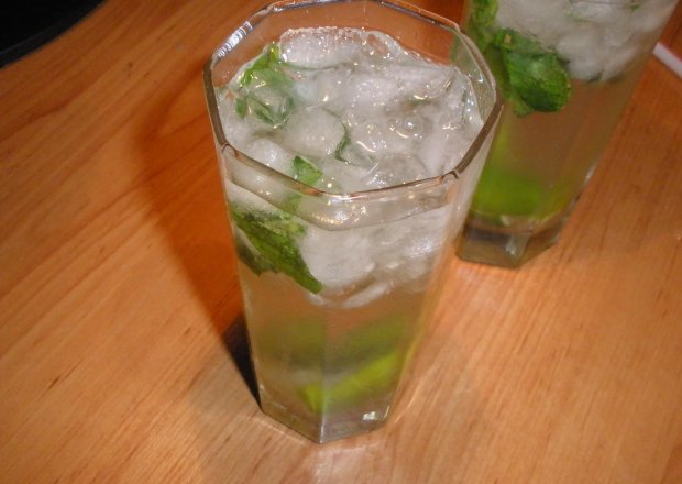 Fotografia przedstawiająca Drink Mohito bezalkoholowy