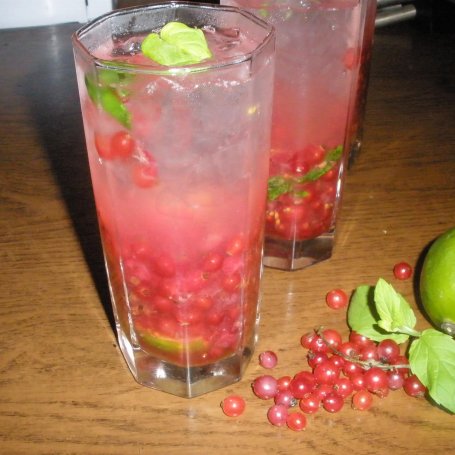 Krok 3 - Drink Mohito z czerwoną porzeczką foto