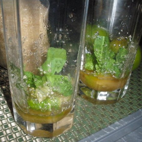 Krok 1 - Drink Mohito z czerwoną porzeczką foto