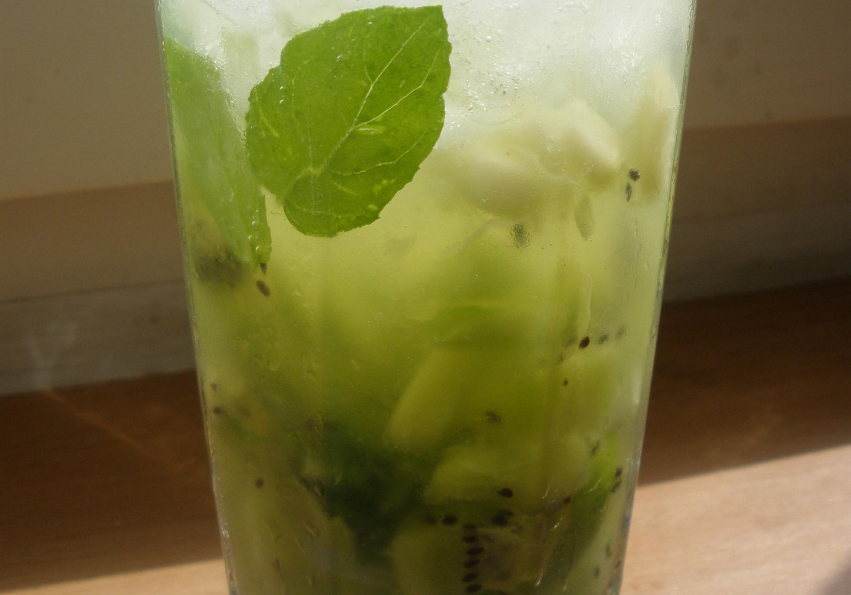 Drink Mohito z kiwi foto