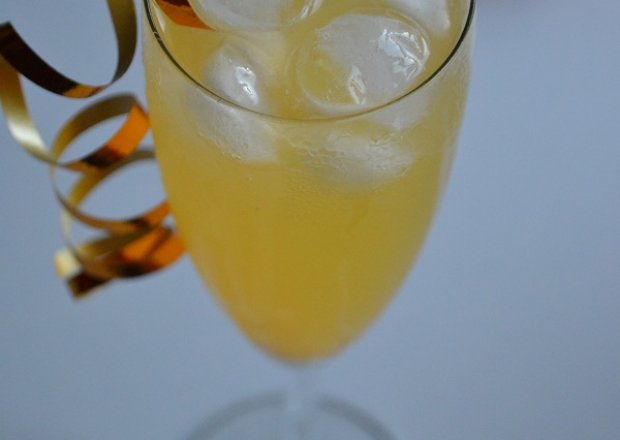 Fotografia przedstawiająca Drink Musująca pomarańcza