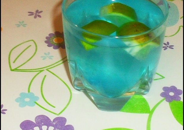 Fotografia przedstawiająca Drink niebieski raj
