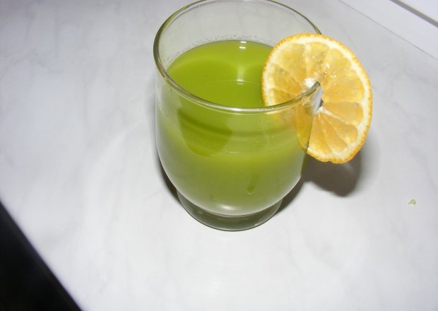 Fotografia przedstawiająca Drink o smaku kiwi