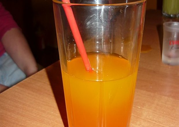 Fotografia przedstawiająca Drink o smaku żurawiny
