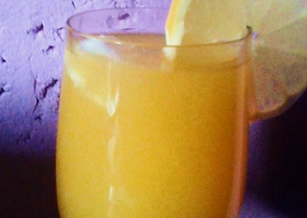 Fotografia przedstawiająca Drink pomarańczowy relaks