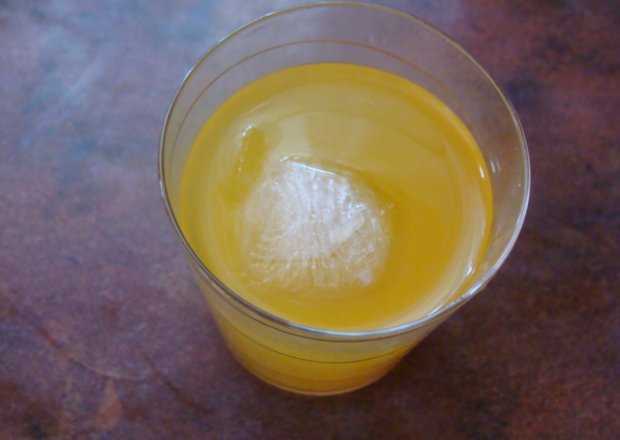 Fotografia przedstawiająca drink pomarańczowy