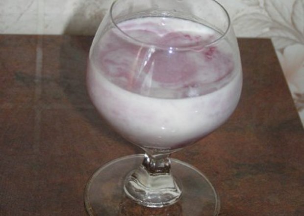 Fotografia przedstawiająca Drink „wiśniowe malibu”