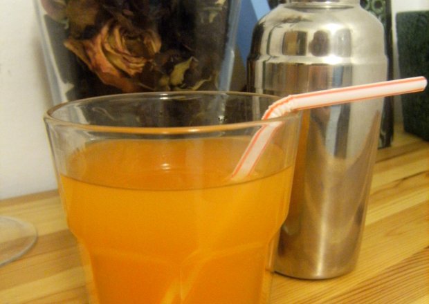 Fotografia przedstawiająca Drink z campari i wermutem