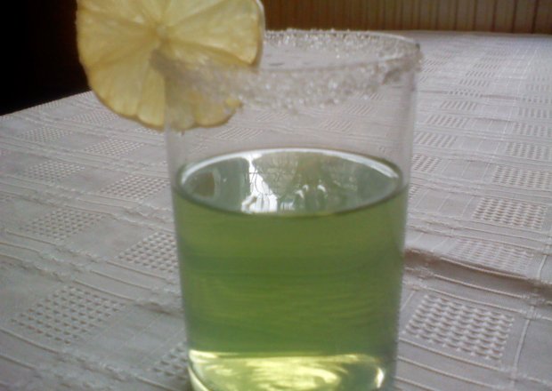 Fotografia przedstawiająca Drink z kiwi