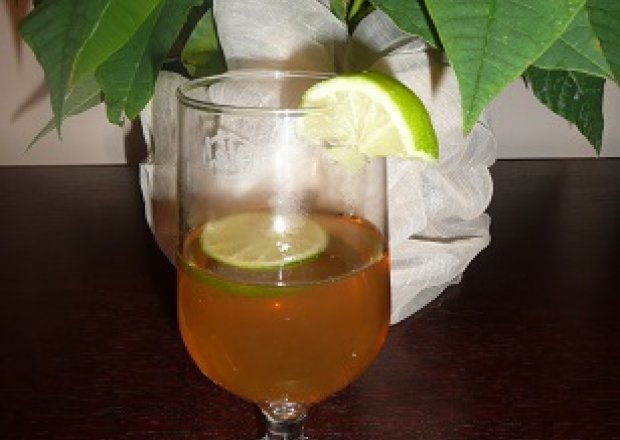 Fotografia przedstawiająca Drink z limonką