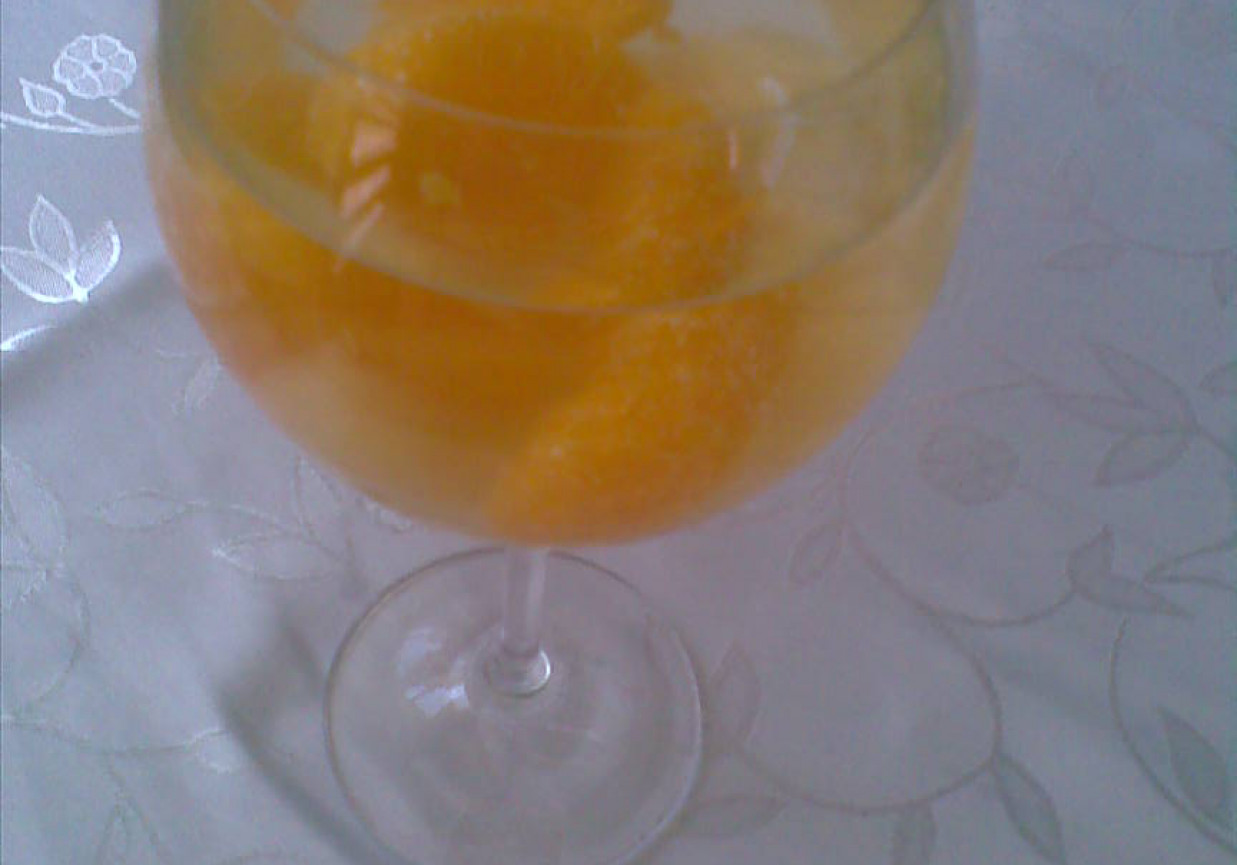 drink z owocami foto