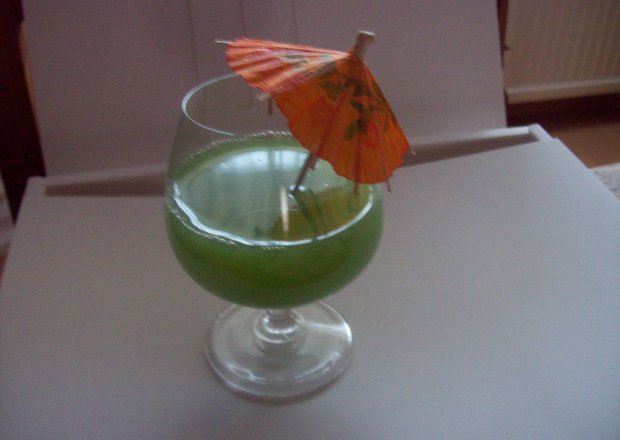 Fotografia przedstawiająca drink z wódką i blue curacao