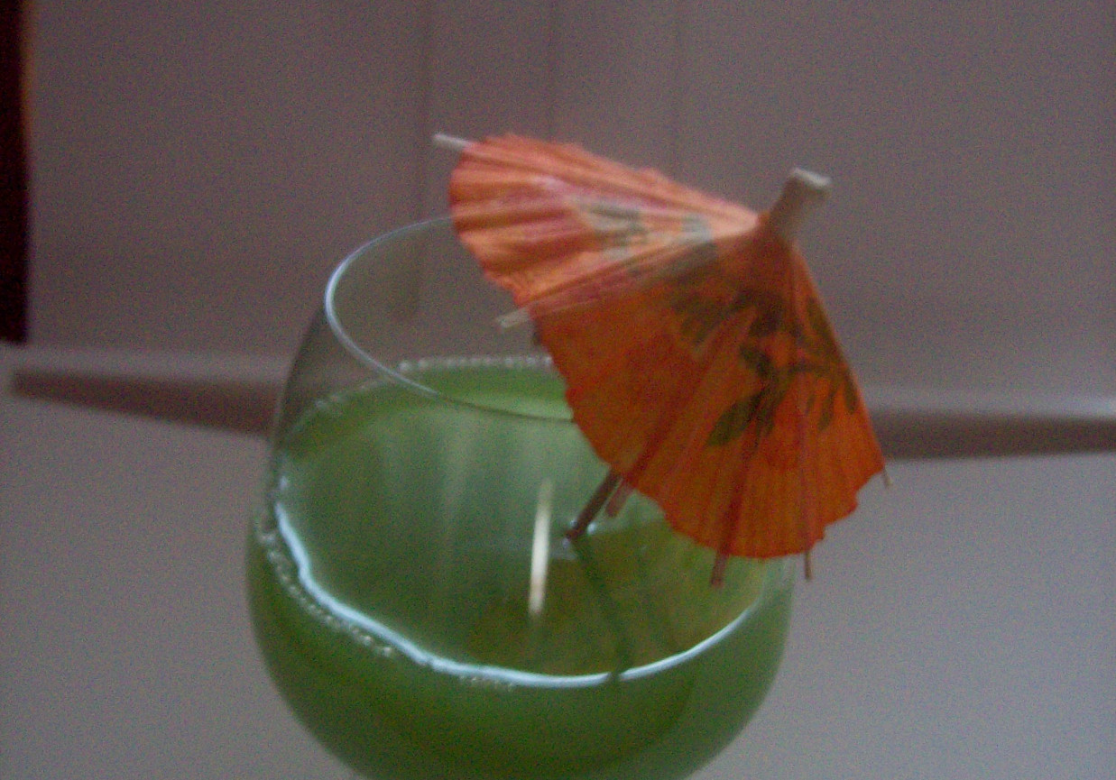 drink z wódką i blue curacao DoradcaSmaku.pl