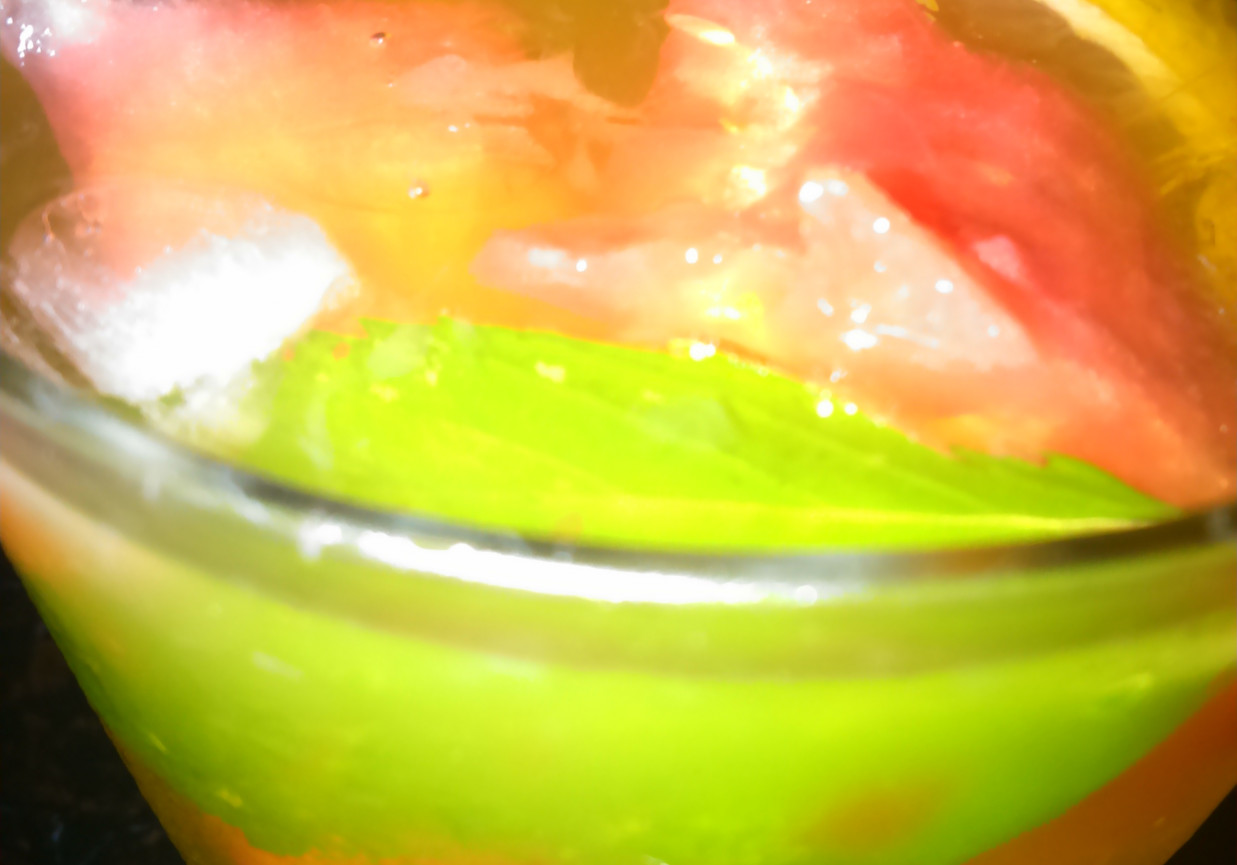 Drink żubrówkowy o smaku arbuza i miety foto