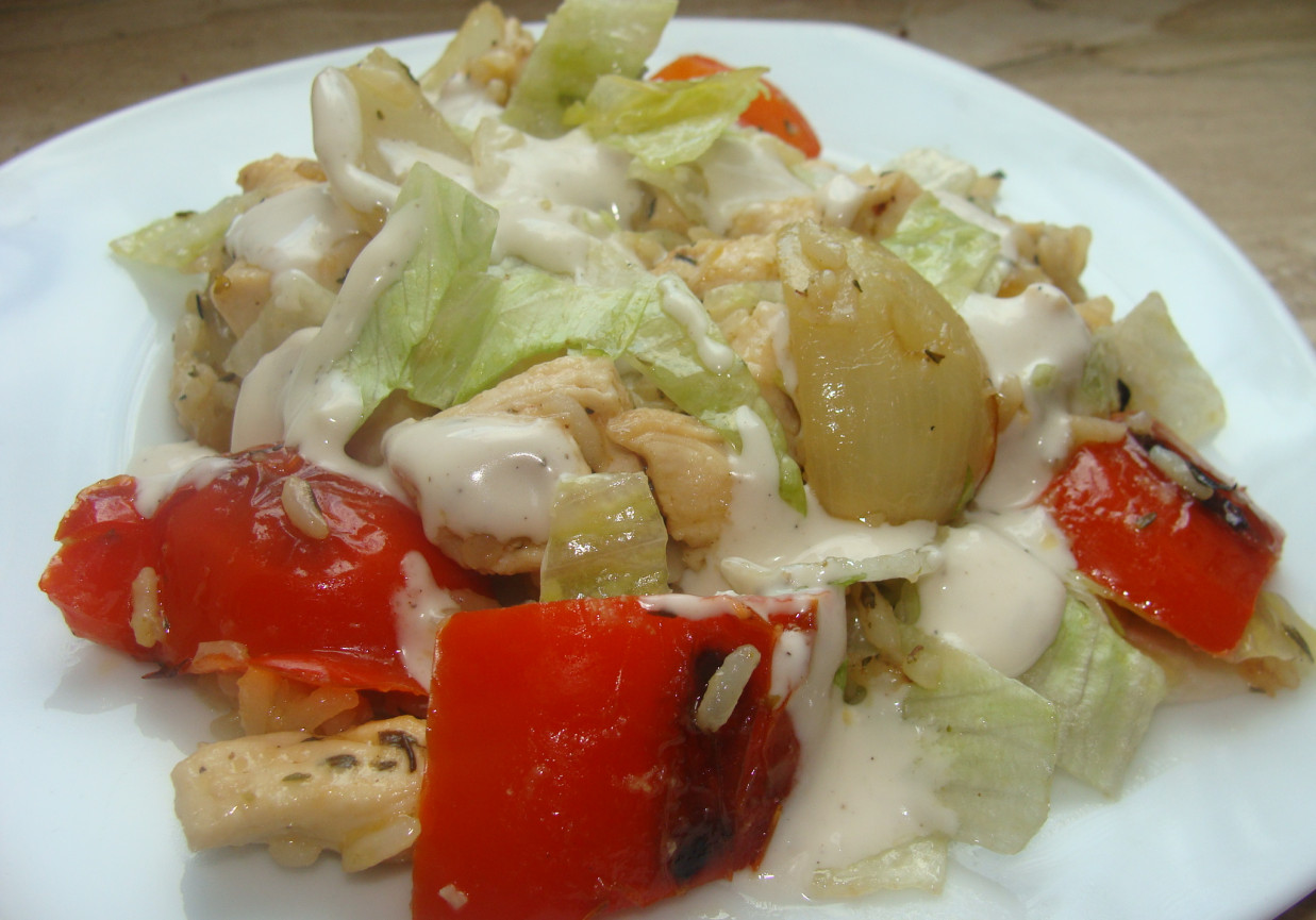 Drobiowa potrawka z ryżem i warzywami foto