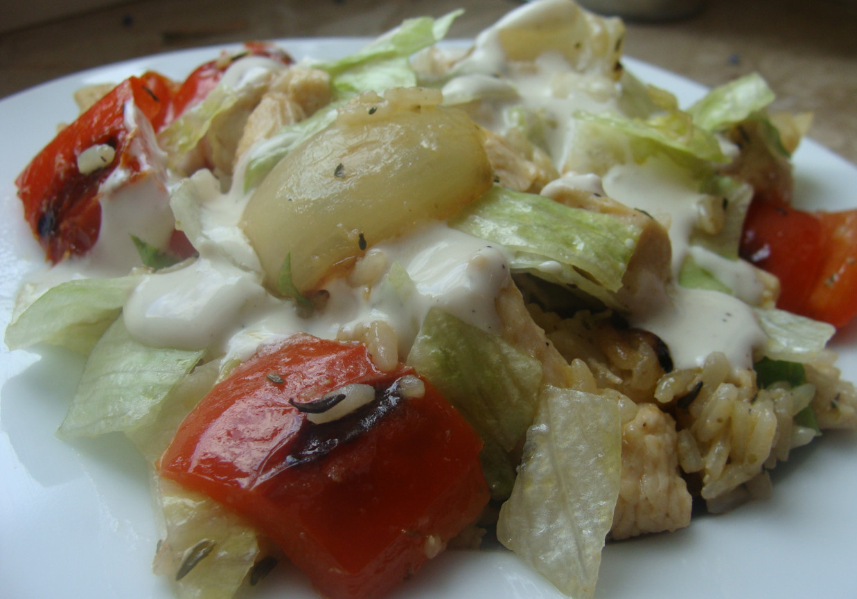 Drobiowa potrawka z ryżem i warzywami foto