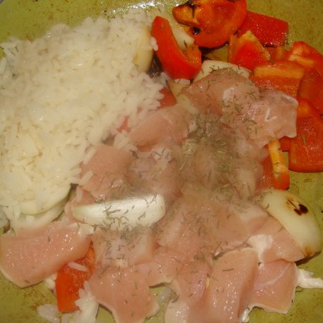 Krok 3 - Drobiowa potrawka z ryżem i warzywami foto