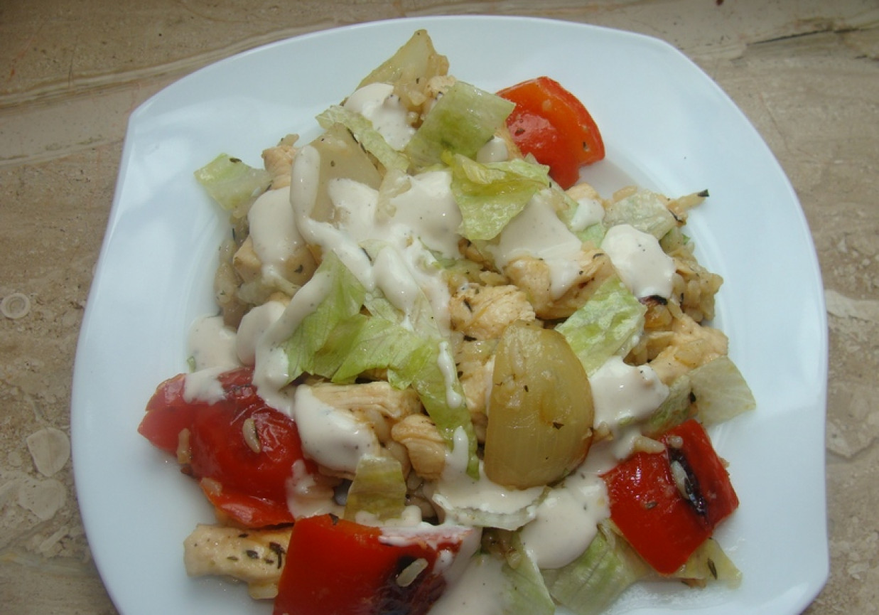 Drobiowa potrawka z ryżem i warzywami foto