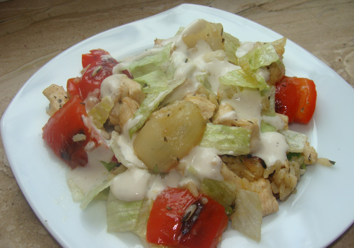 Drobiowa potrawka z ryżem i warzywami foto