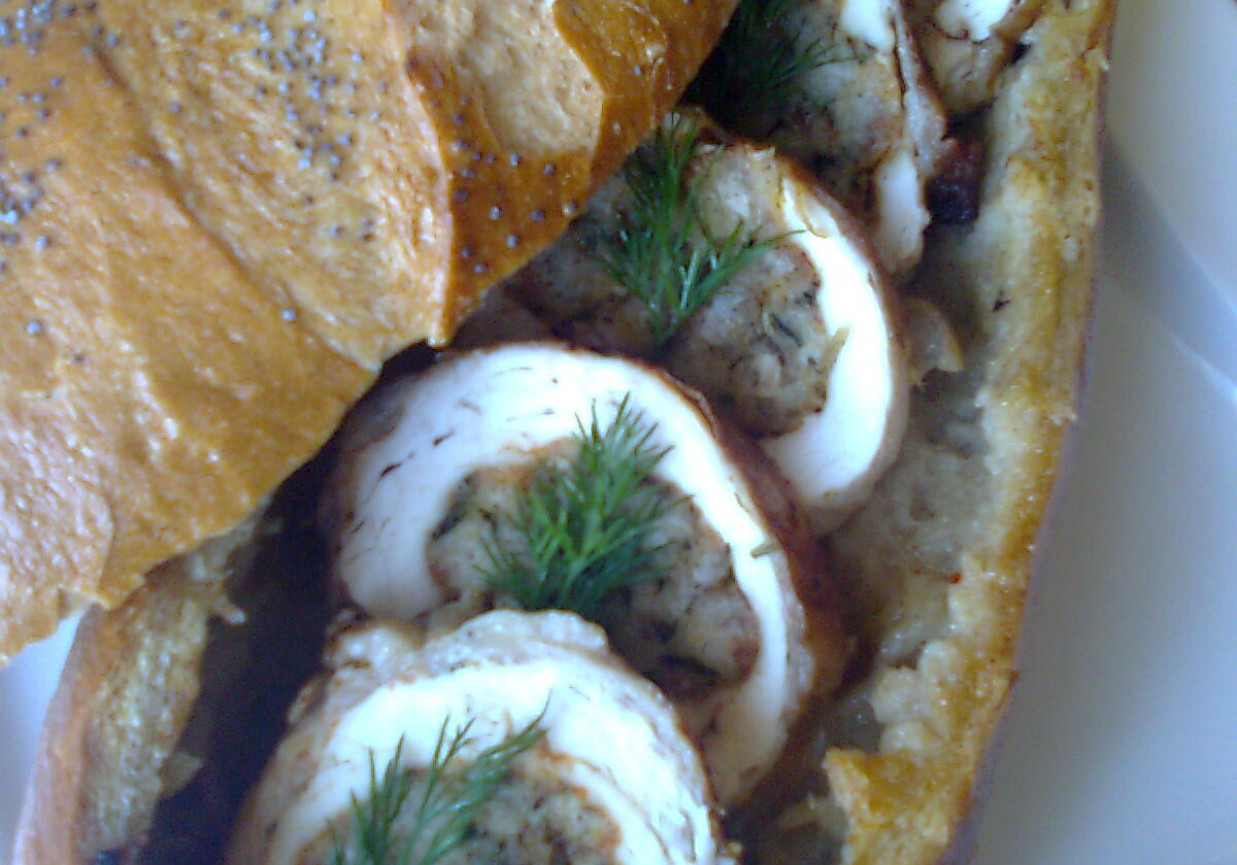 Drobiowa roladka pieczona w chlebie foto