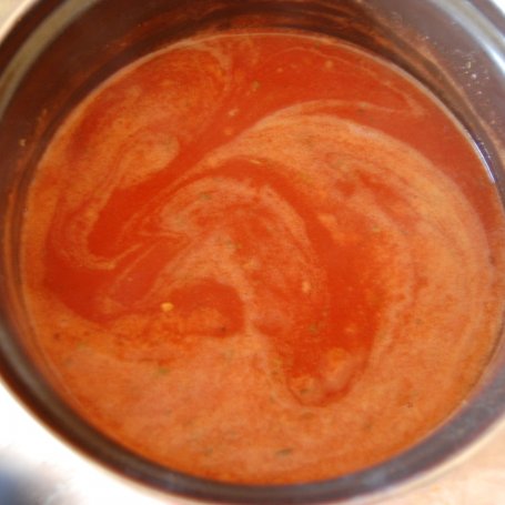 Krok 2 - Drobiowa roladka w sosie pomidorowym z mozzarellą  foto