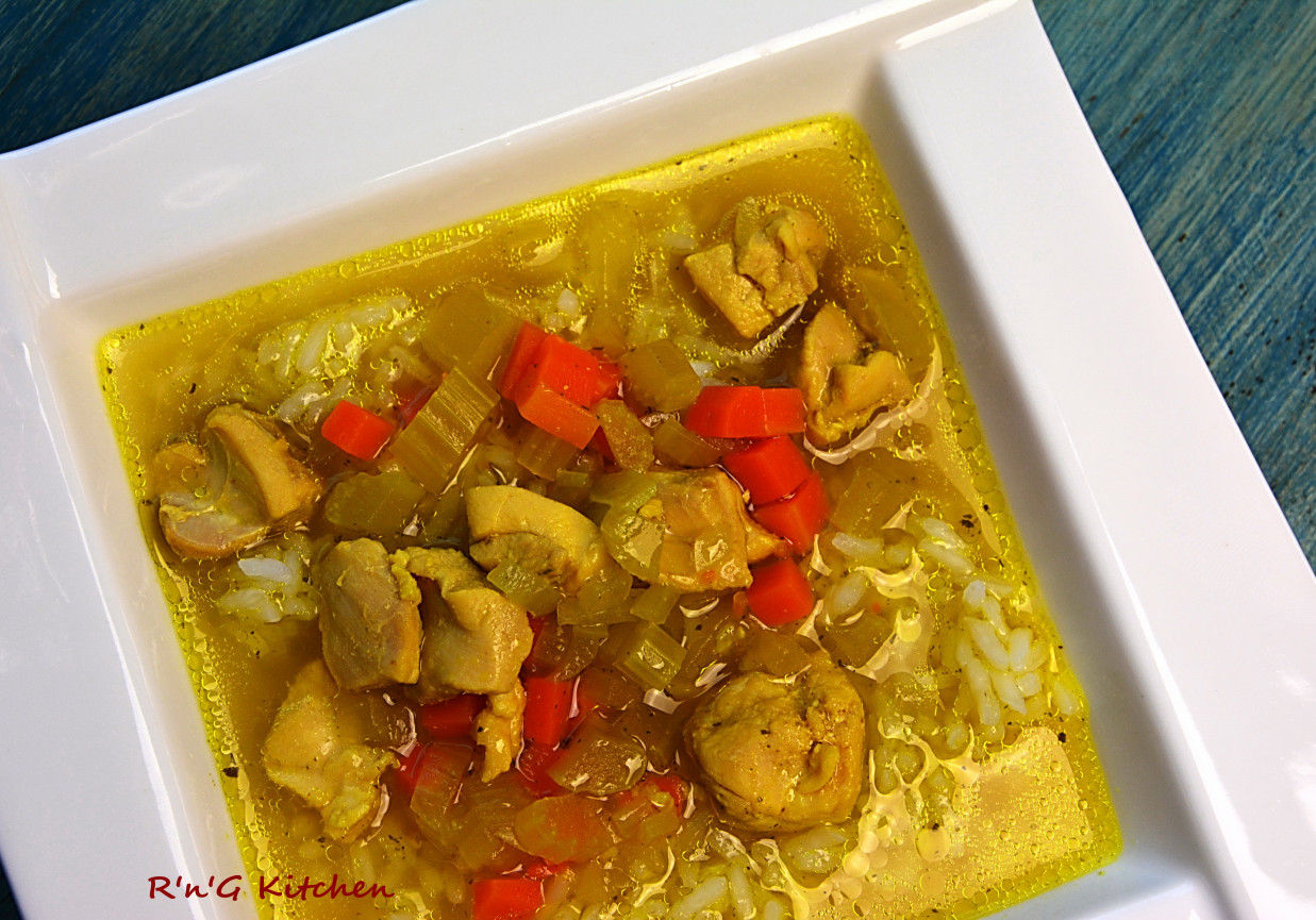 Drobiowa zupa curry foto