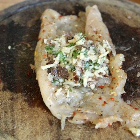 Krok 4 - Drobiowe roladki z grzybami i serem w sosie grzybowym foto
