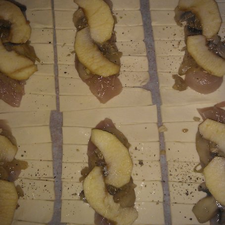 Krok 5 - Drobiowe warkocze z pieczarkami i jabłkiem foto
