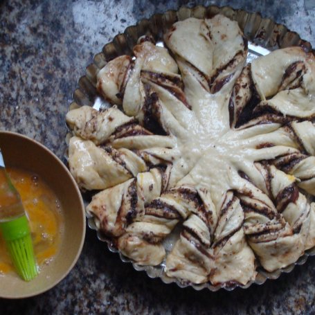 Krok 6 - Drożdżowa gwiazda z makiem foto