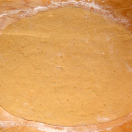 Krok 2 - Drożdżowa spirala z marmoladą foto